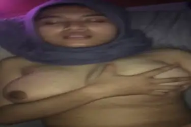 Bokep Jilbab Indo Suka Embat Kontol Orang Tua poster