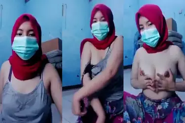 Bokep Jilbab Merah Remas Dada Montok Hot poster