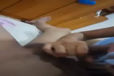 Gadis Cantik Segar Pakai Handuk Biru Mulus poster