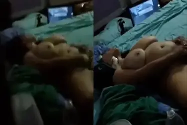 Intip Kakak Cantik Lagi Masturbasi di Kamar poster