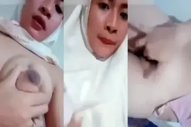 Ukhti Mukenah Bugil Binal Ngocok Memek Basah poster